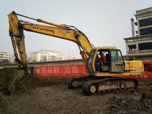 河南出售转让二手19000小时2004年现代R210挖掘机