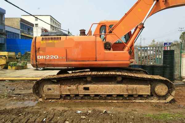 河南出售转让二手9800小时2009年斗山DH220LC挖掘机