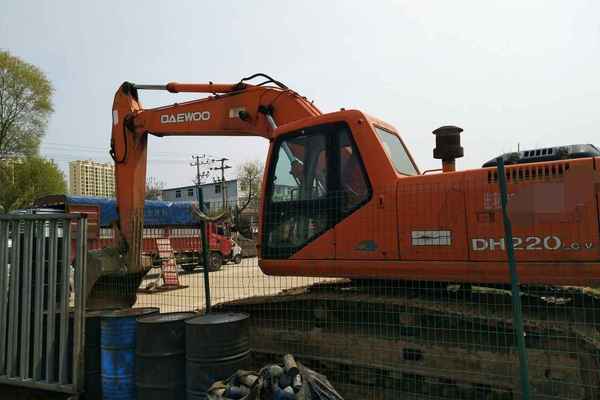 河南出售转让二手9800小时2009年斗山DH220LC挖掘机