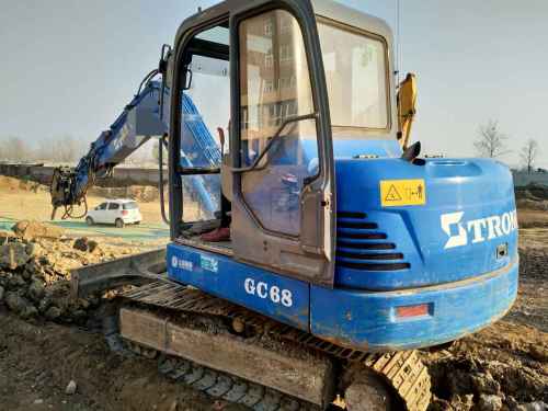 河南出售转让二手3000小时2015年山重建机GC68挖掘机
