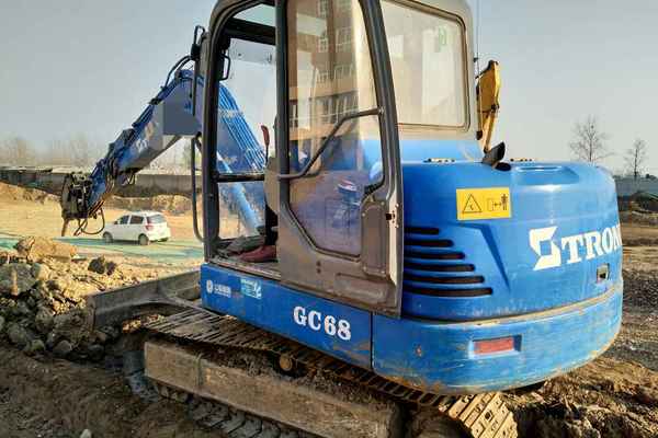 河南出售转让二手3000小时2015年山重建机GC68挖掘机