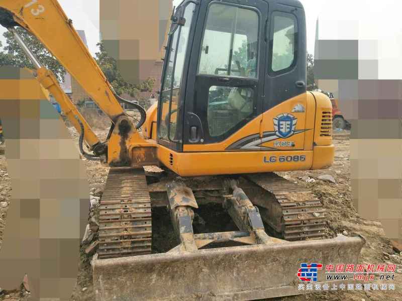 河南出售转让二手7000小时2011年龙工LG6085挖掘机