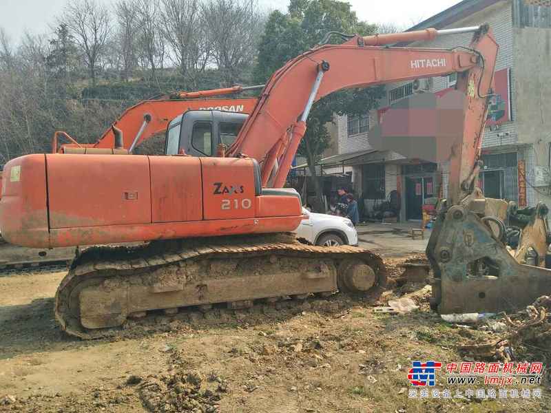 河南出售转让二手12000小时2008年日立EX200HHE挖掘机