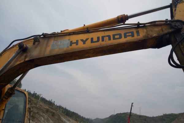 贵州出售转让二手19000小时2010年现代R215挖掘机