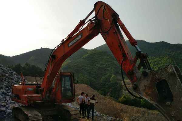 江西出售转让二手7500小时2011年斗山DH215挖掘机