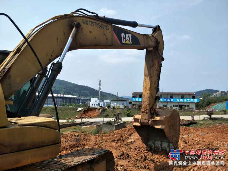 湖南出售转让二手8000小时2011年卡特彼勒323D挖掘机