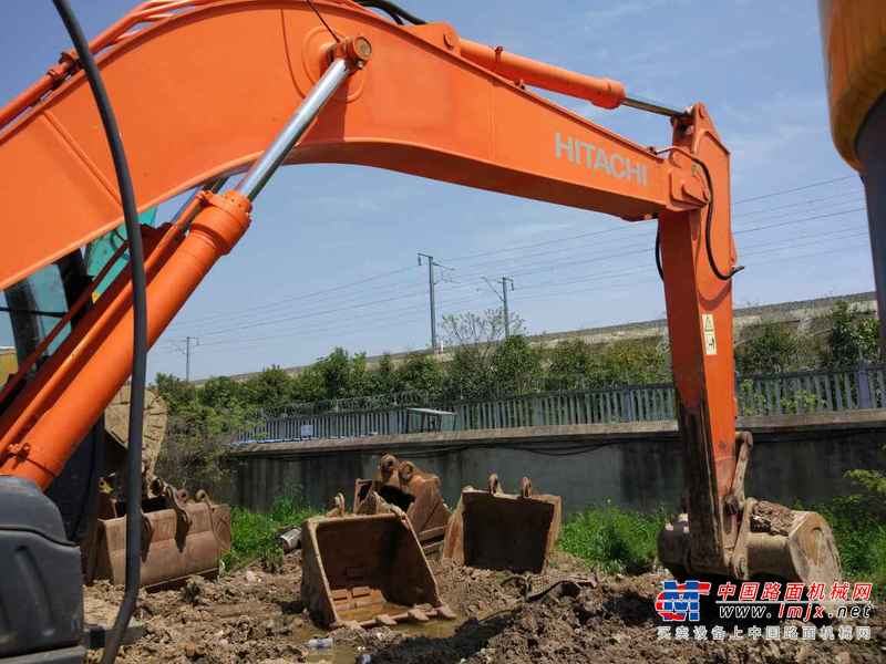 安徽出售转让二手7109小时2010年日立ZX200挖掘机