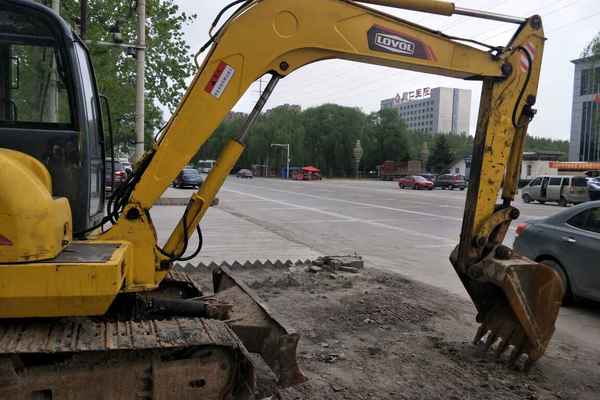 河南出售转让二手8800小时2009年福田雷沃FR65挖掘机