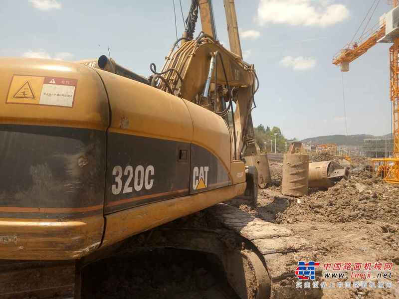 贵州出售转让二手9000小时2005年卡特彼勒320C挖掘机