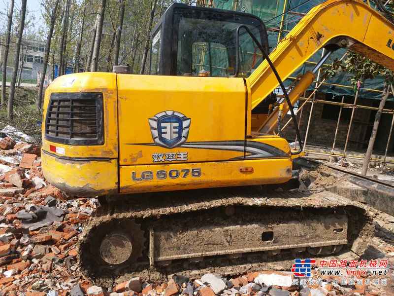 安徽出售转让二手7600小时2011年龙工LG6075挖掘机