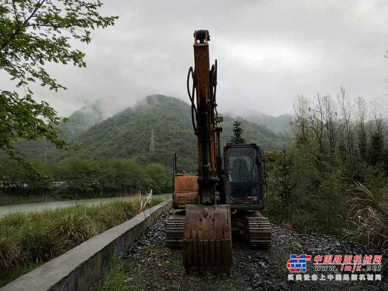 安徽出售转让二手8000小时2013年三一重工SY135C挖掘机