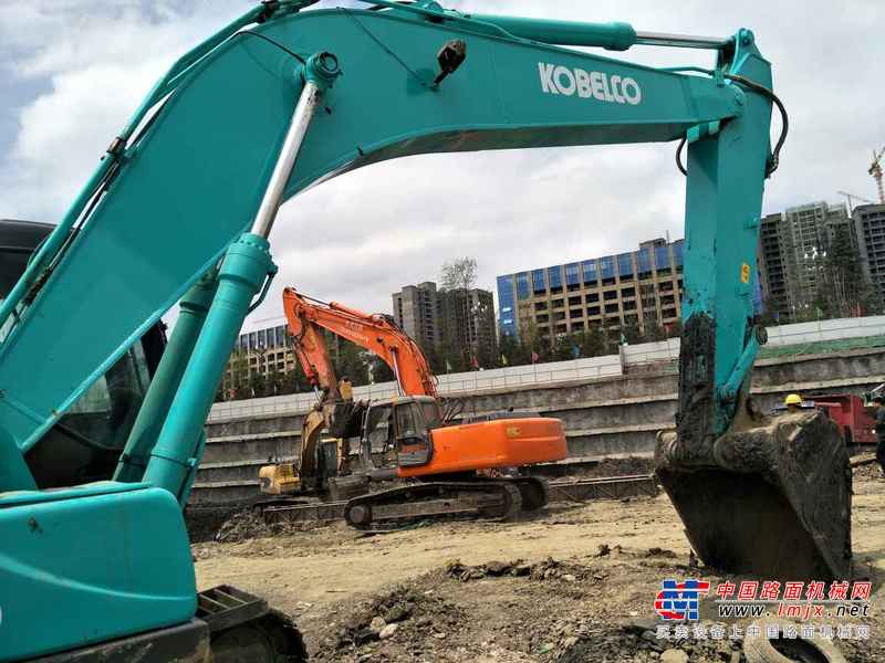云南出售转让二手6523小时2009年神钢SK250挖掘机