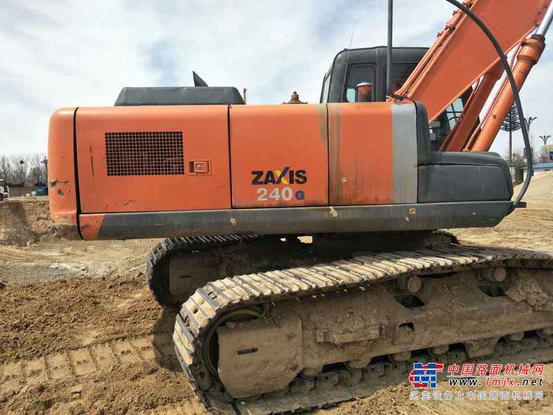 河北出售转让二手9800小时2010年日立ZX240挖掘机