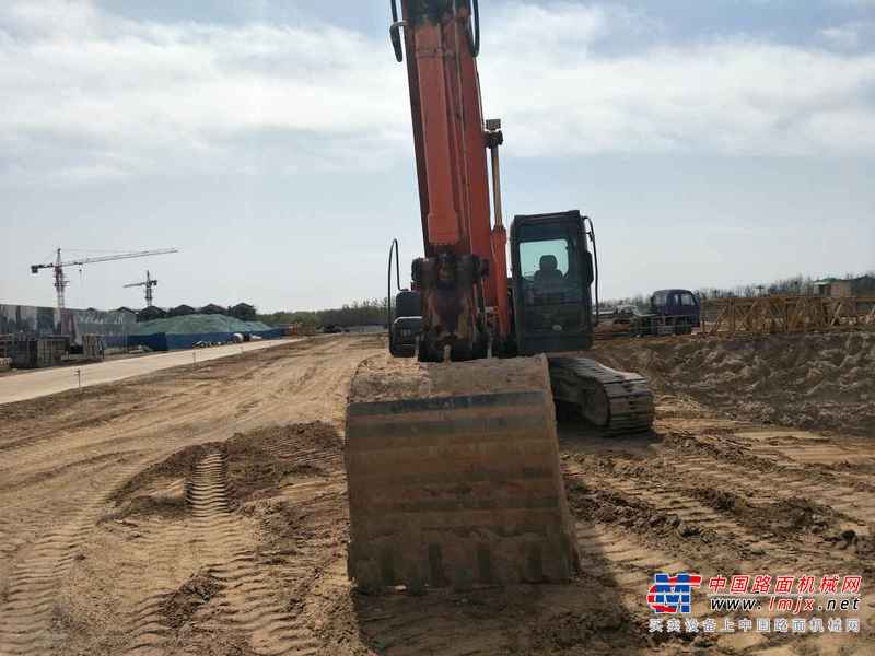 河北出售转让二手9800小时2010年日立ZX240挖掘机