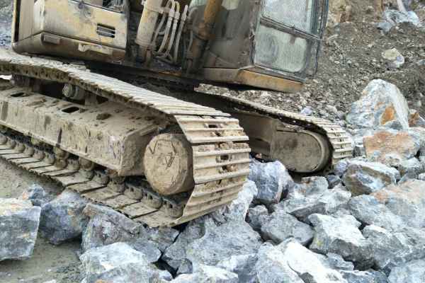 贵州出售转让二手12000小时2009年柳工225C挖掘机