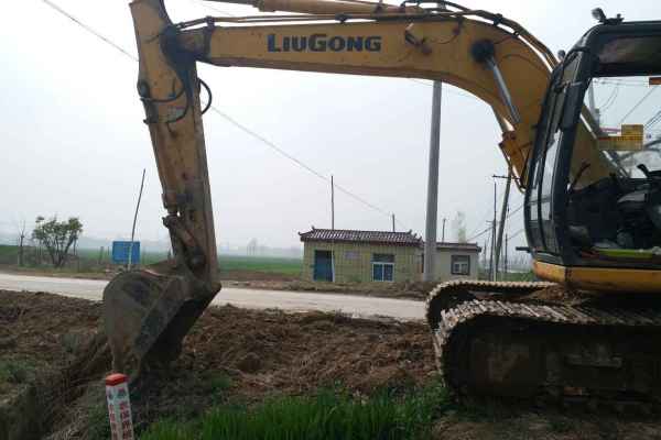 江苏出售转让二手9800小时2010年柳工CLG915C挖掘机