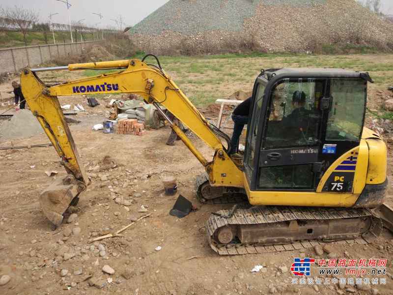 陕西出售转让二手7000小时2009年小松PC56挖掘机