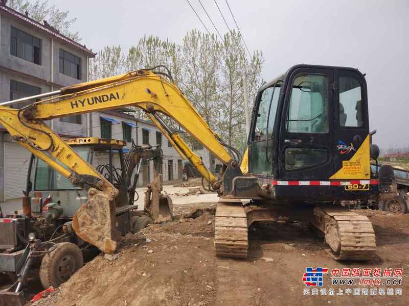 山东出售转让二手18000小时2009年现代R60挖掘机