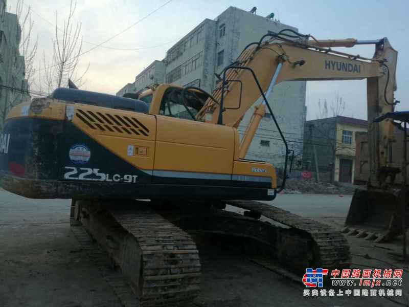 山东出售转让二手8000小时2010年现代R225LC挖掘机
