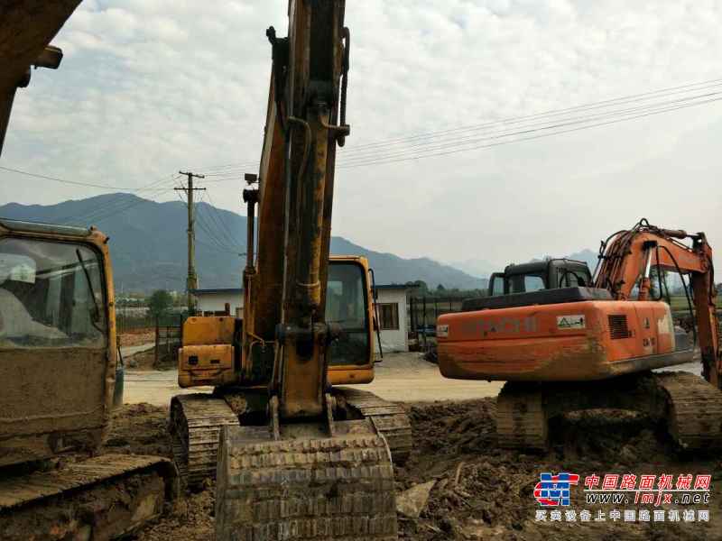 湖南出售转让二手9000小时2009年现代R215挖掘机