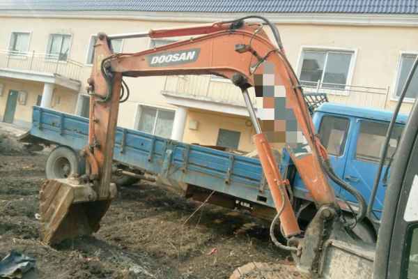 吉林出售转让二手7300小时2010年斗山DH60挖掘机