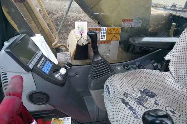 吉林出售转让二手12000小时2008年小松PC220挖掘机