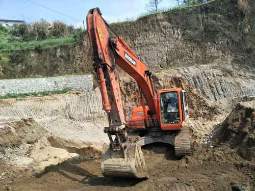 湖北出售转让二手2500小时2014年斗山DH220LC挖掘机