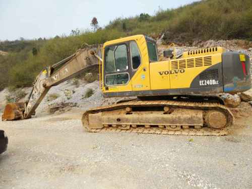 安徽出售转让二手8000小时2012年沃尔沃EC240BLC挖掘机