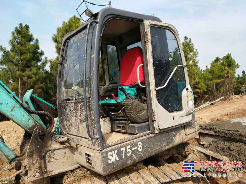 湖北出售转让二手8000小时2009年神钢SK60挖掘机
