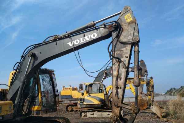 湖北出售转让二手6500小时2011年沃尔沃EC140BLC挖掘机