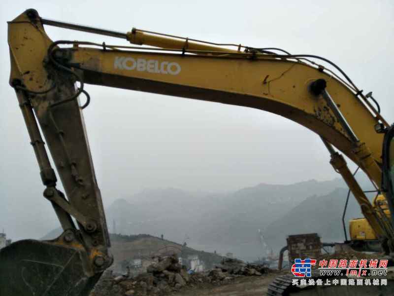 湖北出售转让二手5200小时2013年神钢SK260LC挖掘机