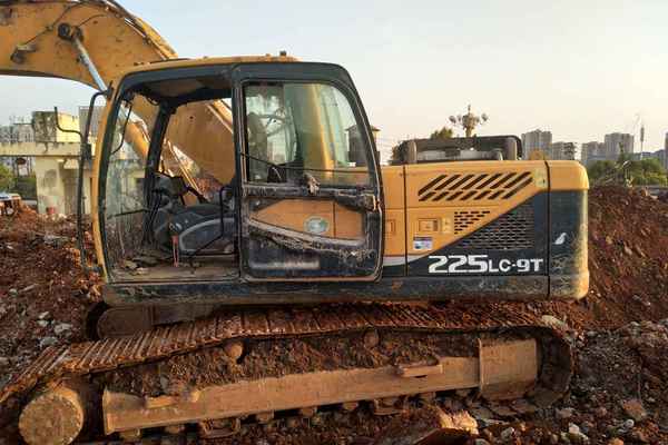 江西出售转让二手10000小时2011年现代R215挖掘机