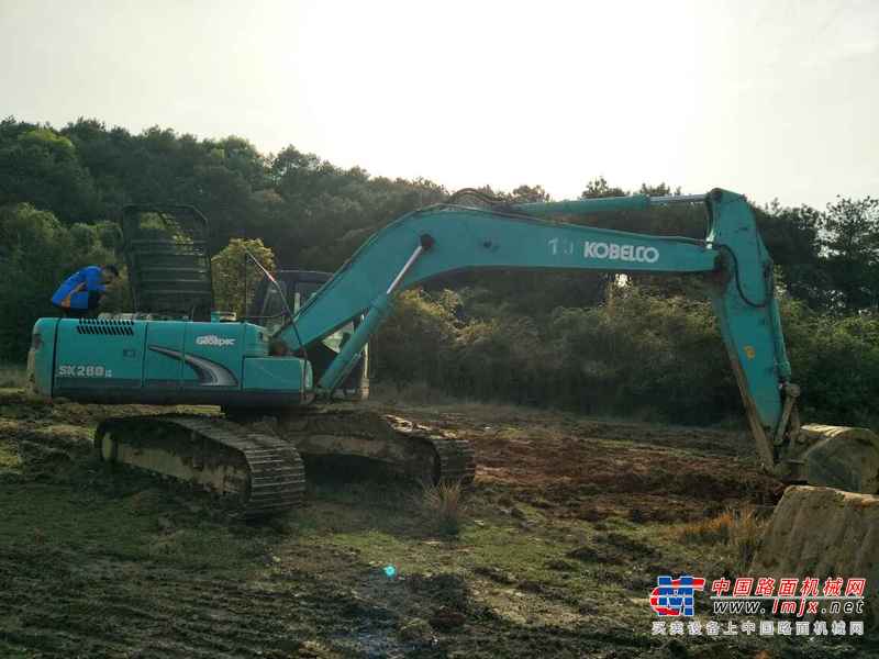 江西出售转让二手8000小时2011年神钢SK260LC挖掘机