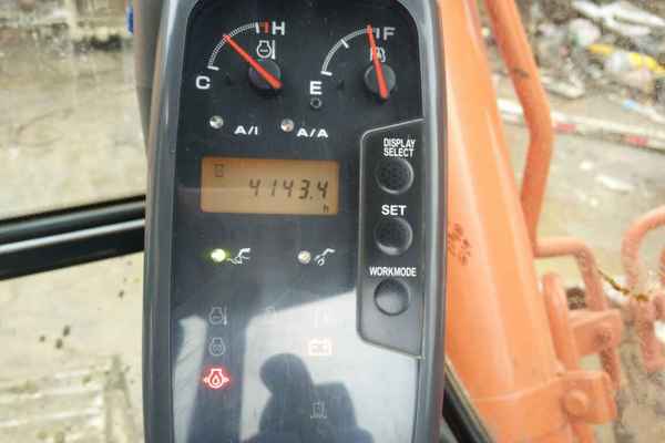 安徽出售转让二手4000小时2014年日立ZX120挖掘机