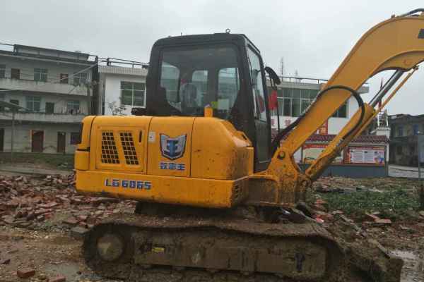 江西出售转让二手2000小时2016年龙工LG6065挖掘机