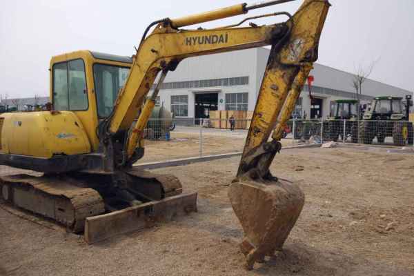 山东出售转让二手9000小时2007年现代R55挖掘机