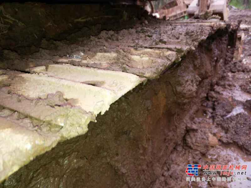 江西出售转让二手6000小时2012年现代R60挖掘机