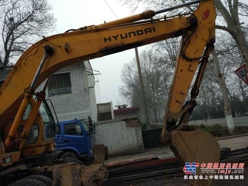 陕西出售转让二手5000小时2010年现代轮挖R210W挖掘机