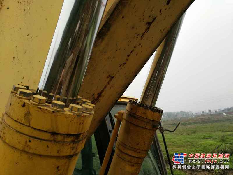 湖北出售转让二手12000小时2008年小松PC200挖掘机