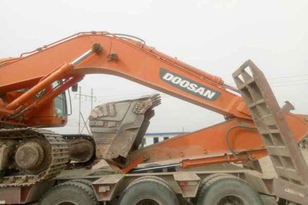 甘肃出售转让二手6900小时2011年斗山DH300LC挖掘机