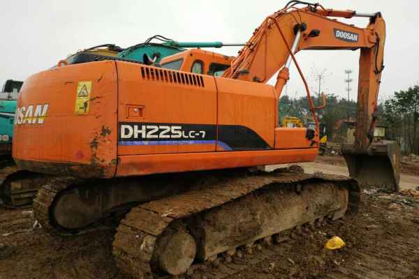 广西出售转让二手9000小时2010年斗山DH225挖掘机