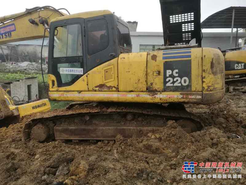 贵州出售转让二手9800小时2009年小松PC200挖掘机