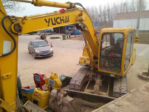 山东出售转让二手8000小时2007年玉柴YC85挖掘机
