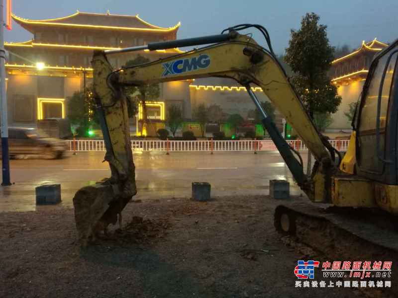 贵州出售转让二手3900小时2013年徐工XE65D挖掘机