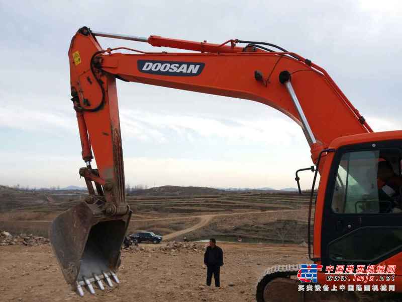 山东出售转让二手10000小时2010年斗山DH300挖掘机