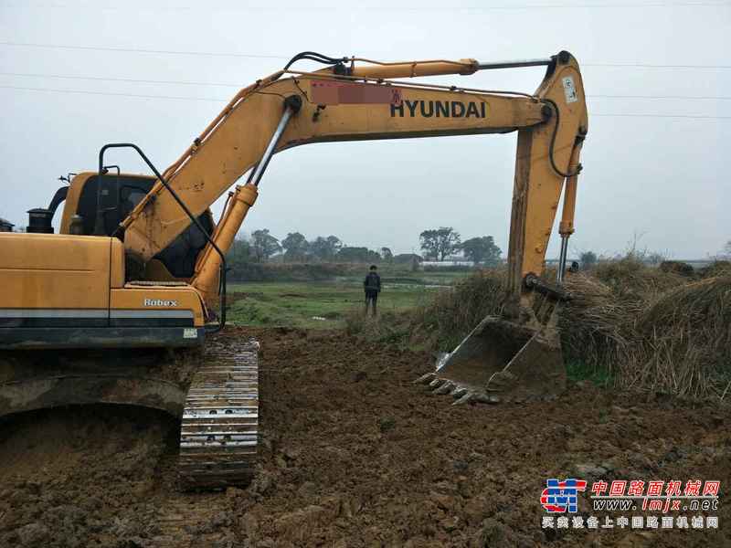 江西出售转让二手4800小时2013年现代R275LC挖掘机