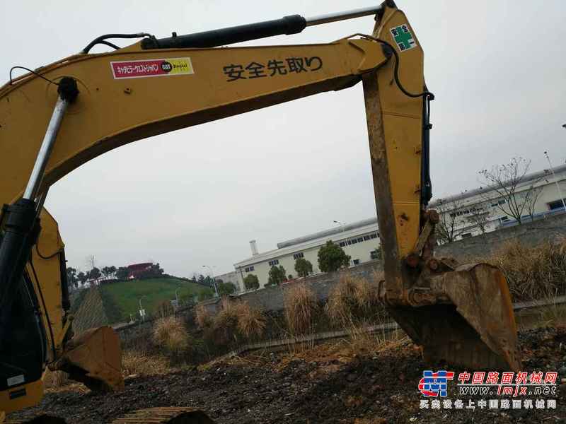 湖北出售转让二手8000小时2011年卡特彼勒320D挖掘机