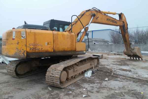 江苏出售转让二手8500小时2011年现代R225LC挖掘机