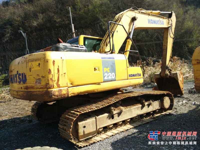 安徽出售转让二手4000小时2013年小松PC220挖掘机
