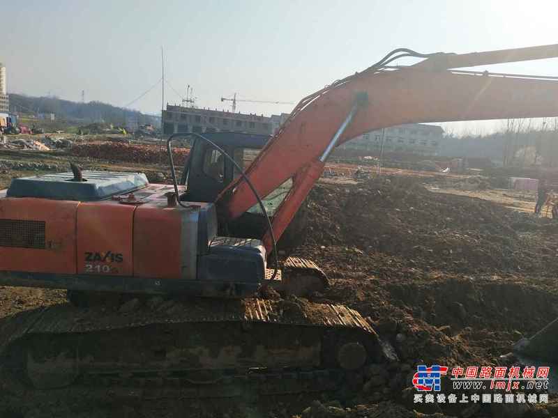 河南出售转让二手9800小时2005年日立ZX200挖掘机